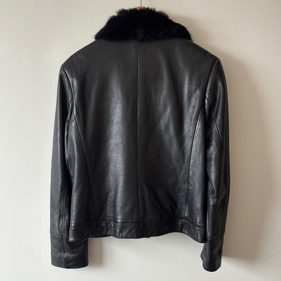 Sleek Black Leather Jacket with Luxurious Fur Accents - Picture 2 of 4